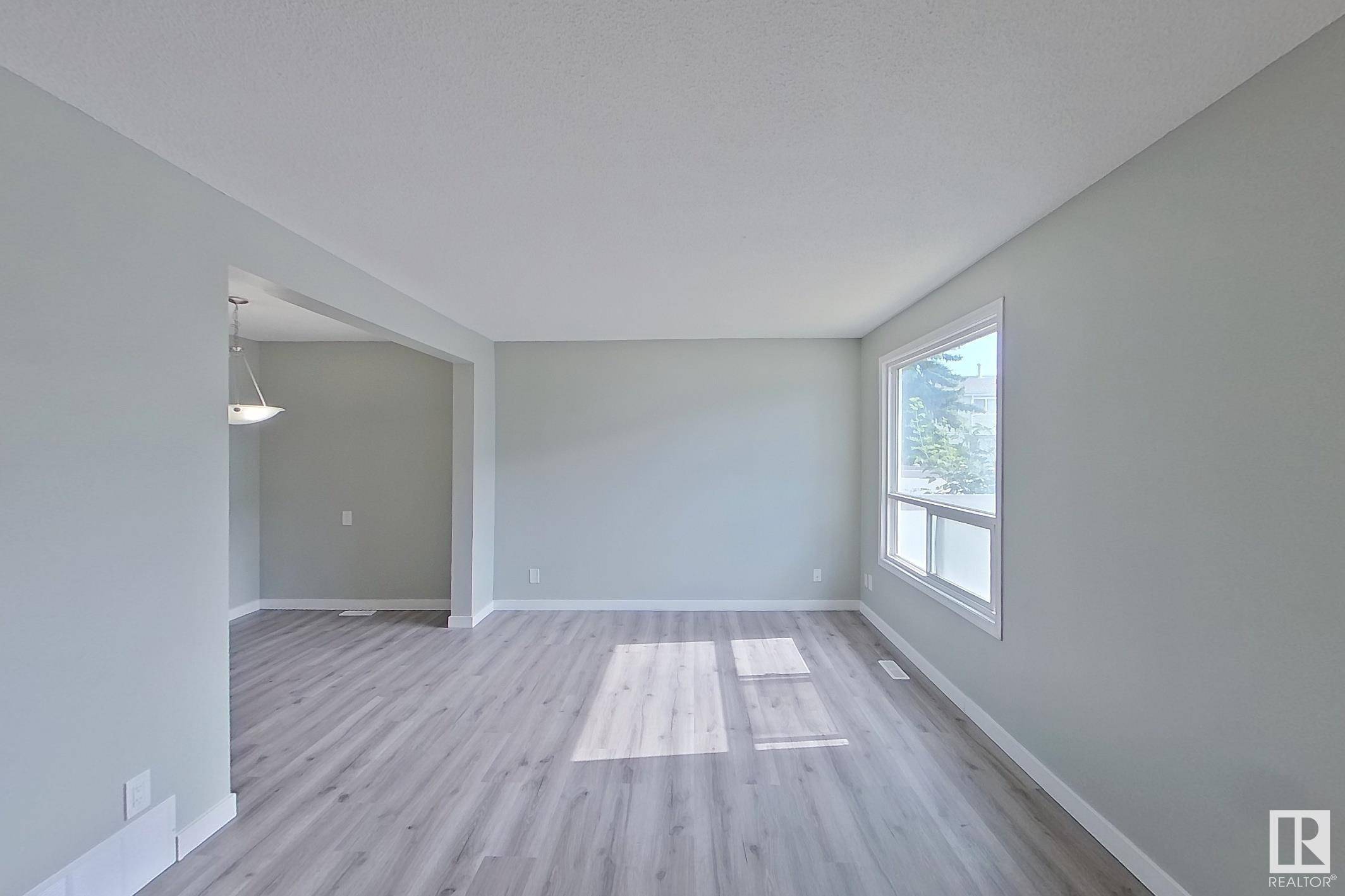 Edmonton, AB T5E 5V8,126 Dickinsfield Court NW