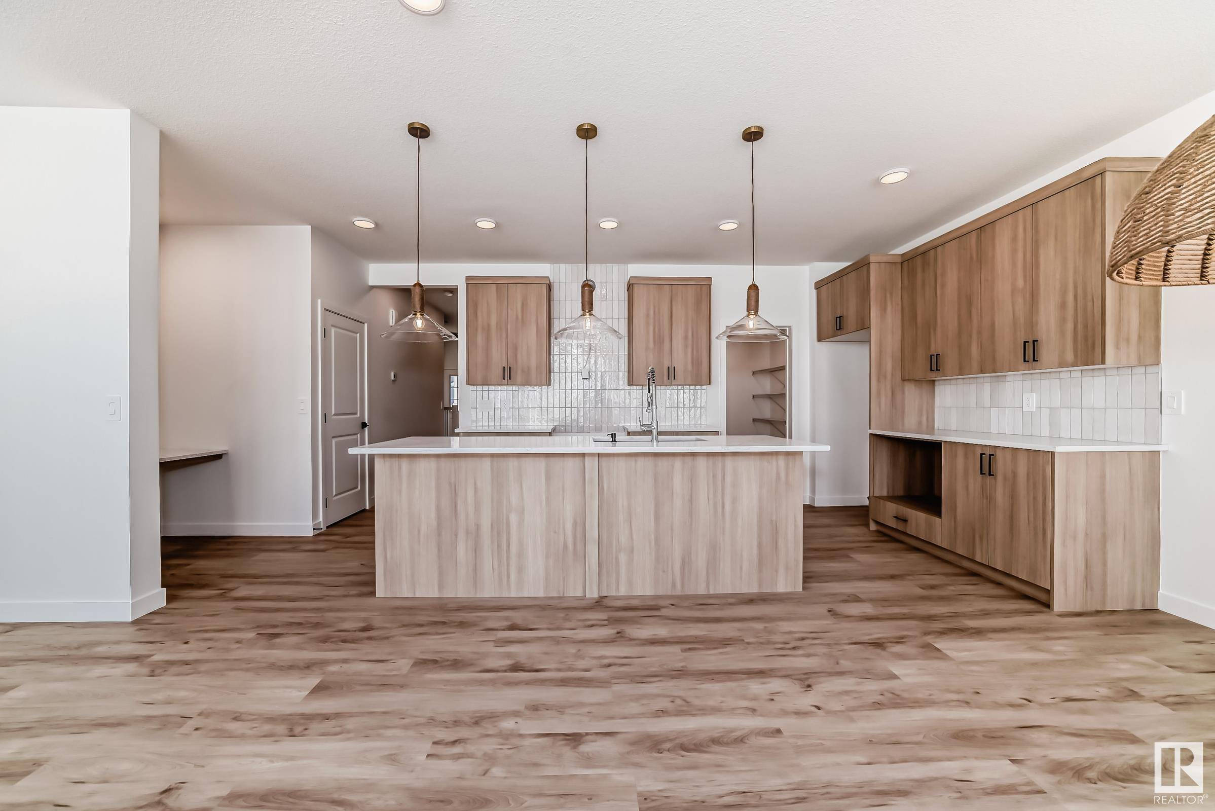 8213 Kiriak LO SW, Edmonton, AB T6W 5S2
