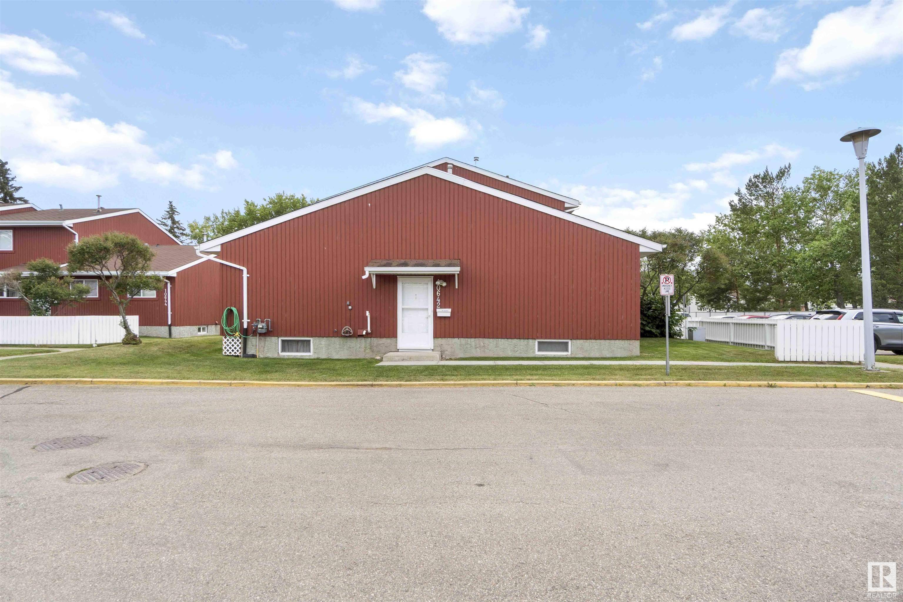 10642 BEAUMARIS RD NW, Edmonton, AB T5X 3N4
