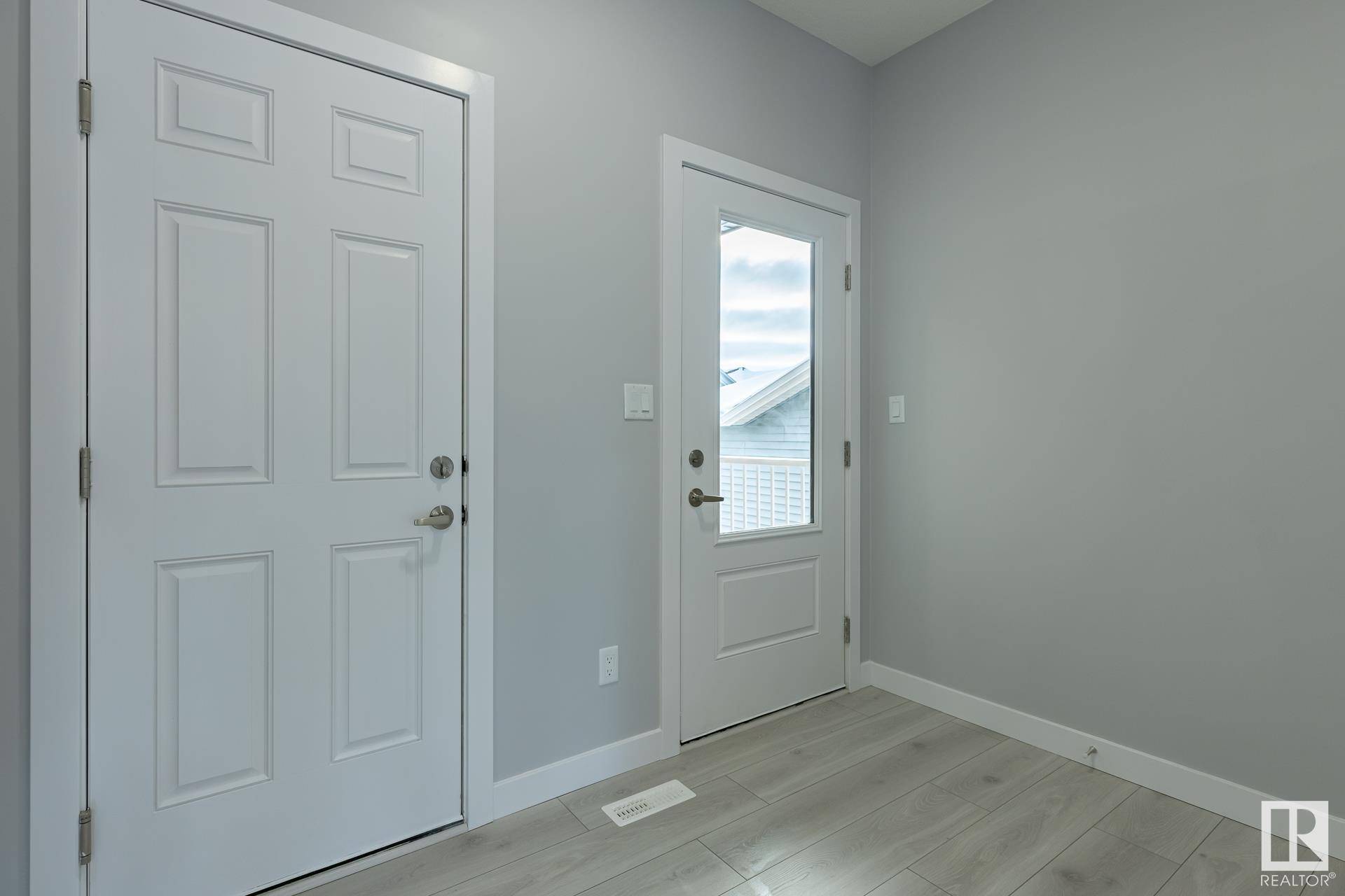 Edmonton, AB T6X 3H9,307 27 ST SW
