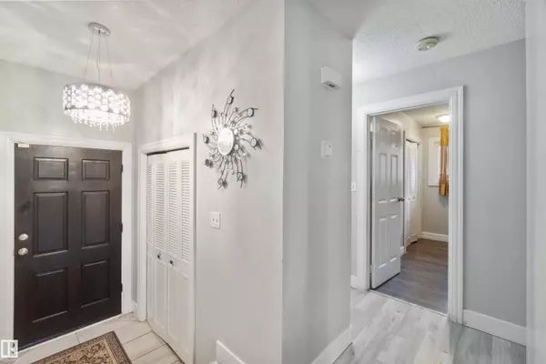 Edmonton, AB T5X 1M1,11439 145 AV NW
