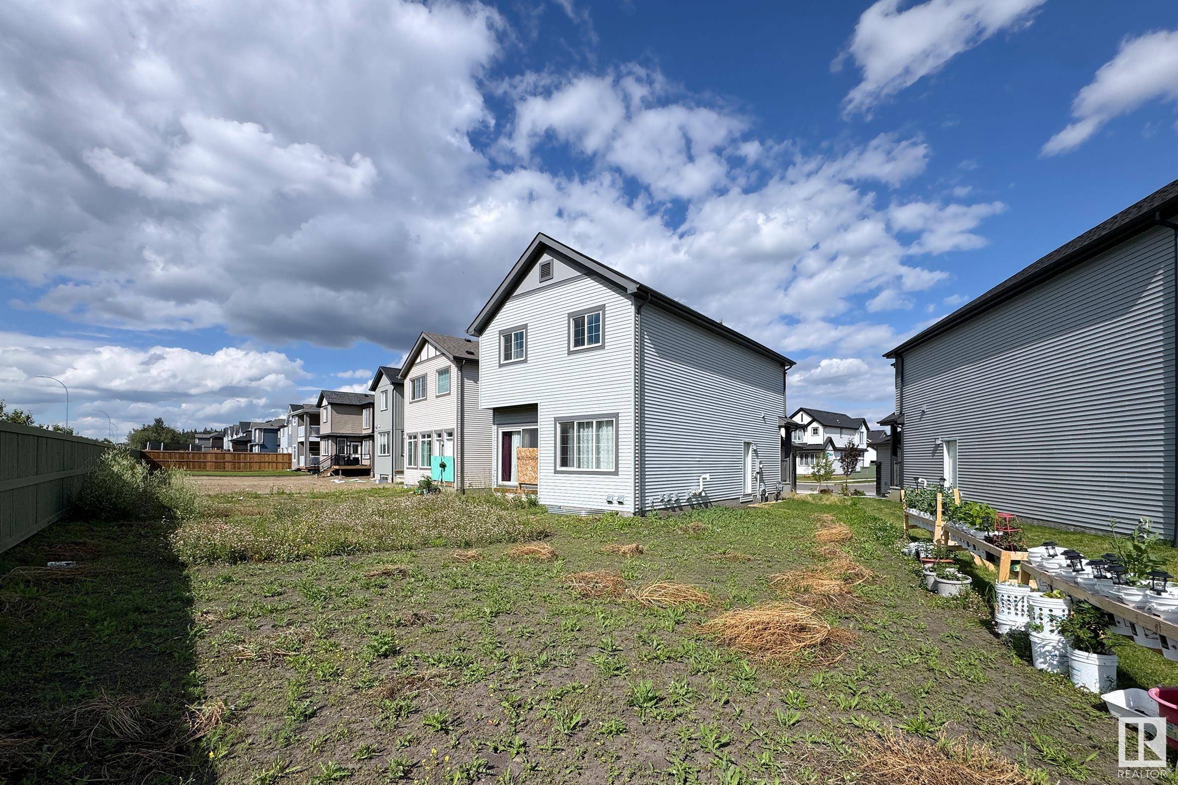 Edmonton, AB T6M 1S3,3608 214 ST NW