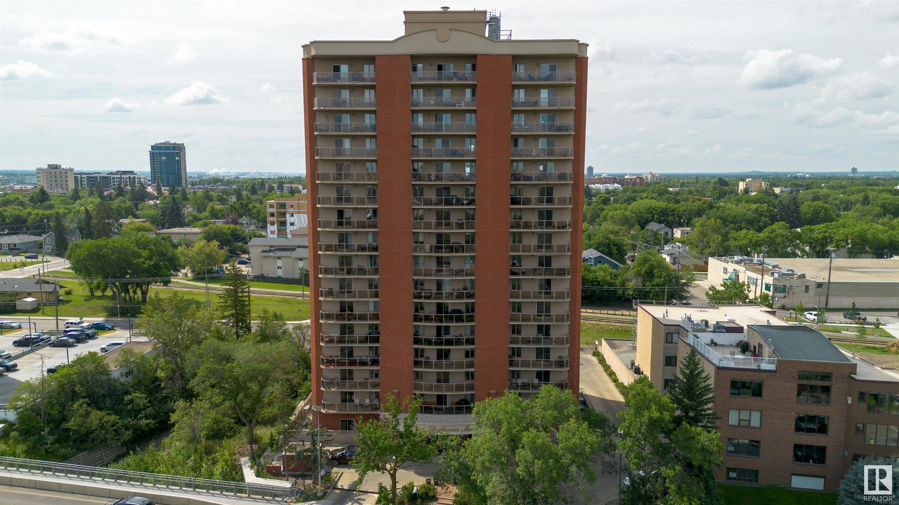 #1101 10649 SASKATCHEWAN DR NW, Edmonton, AB T6E 6S8