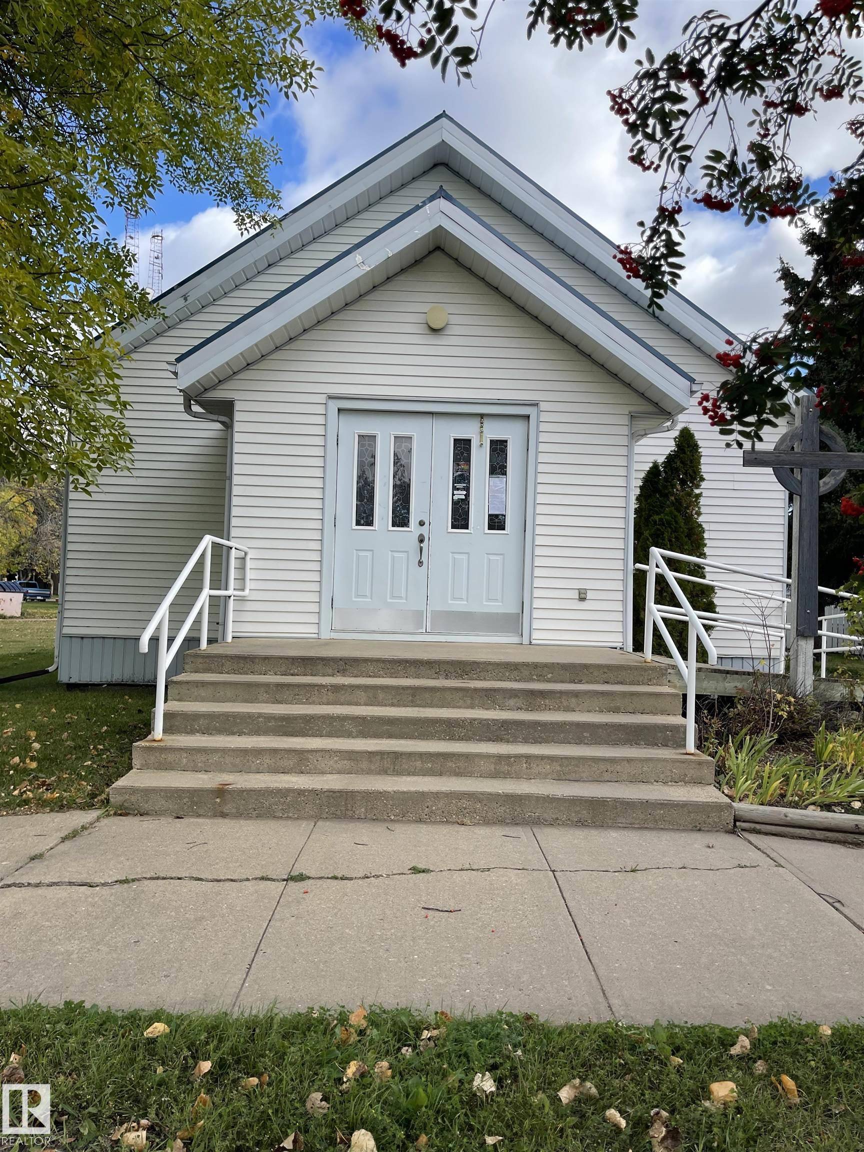 5042 48 AV, Vegreville, AB T9C 1R5
