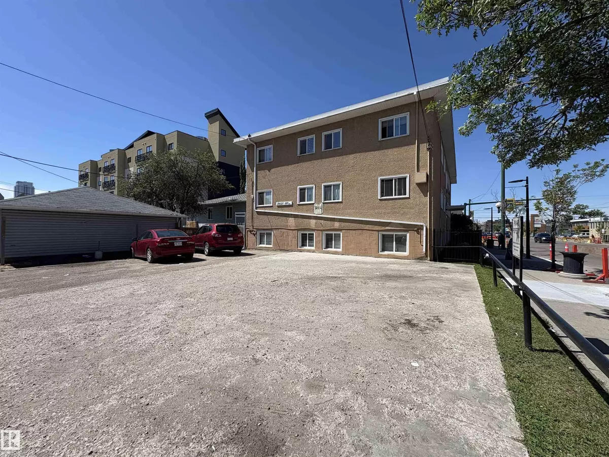 Edmonton, AB T5H 0W5,#6 10625 107 AV NW