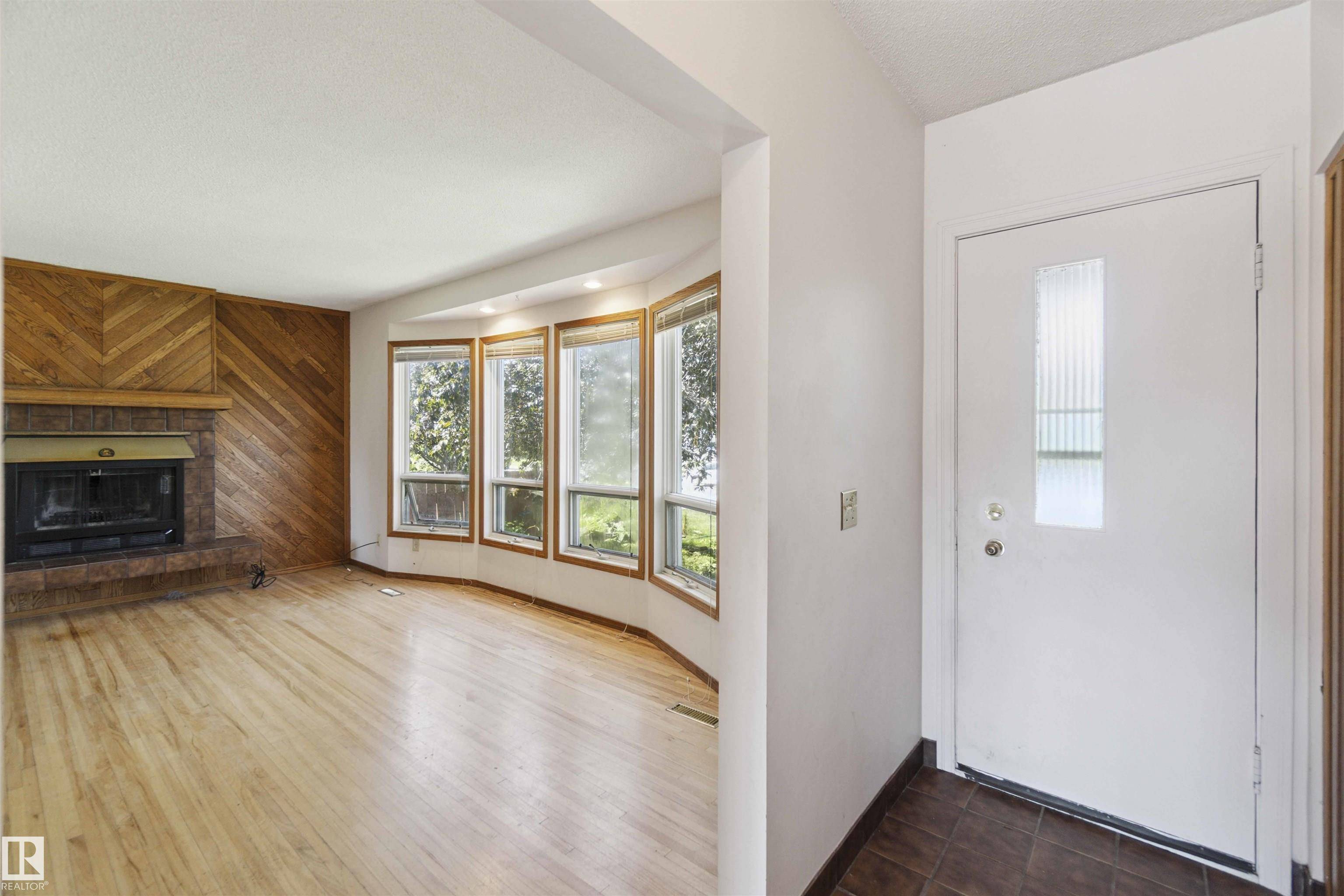 Edmonton, AB T5H 3P1,10951 118 ST NW
