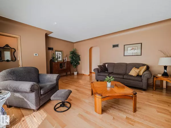Edmonton, AB T5M 0A5,10823 122 ST NW