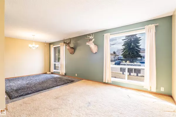 Edmonton, AB T6K 2Y9,2667 89 ST NW