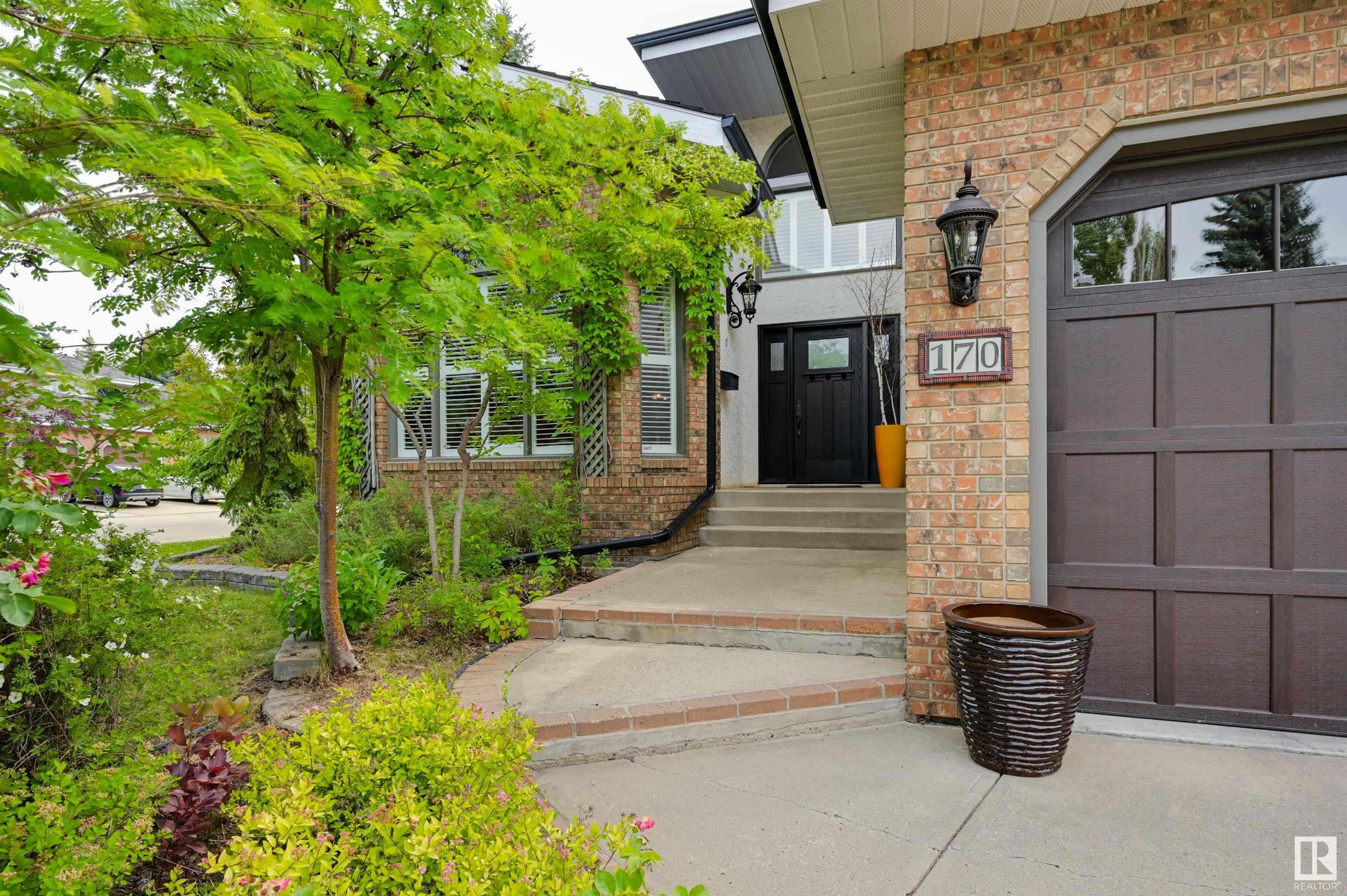 Edmonton, AB T6R 2A8,170 ROY ST NW