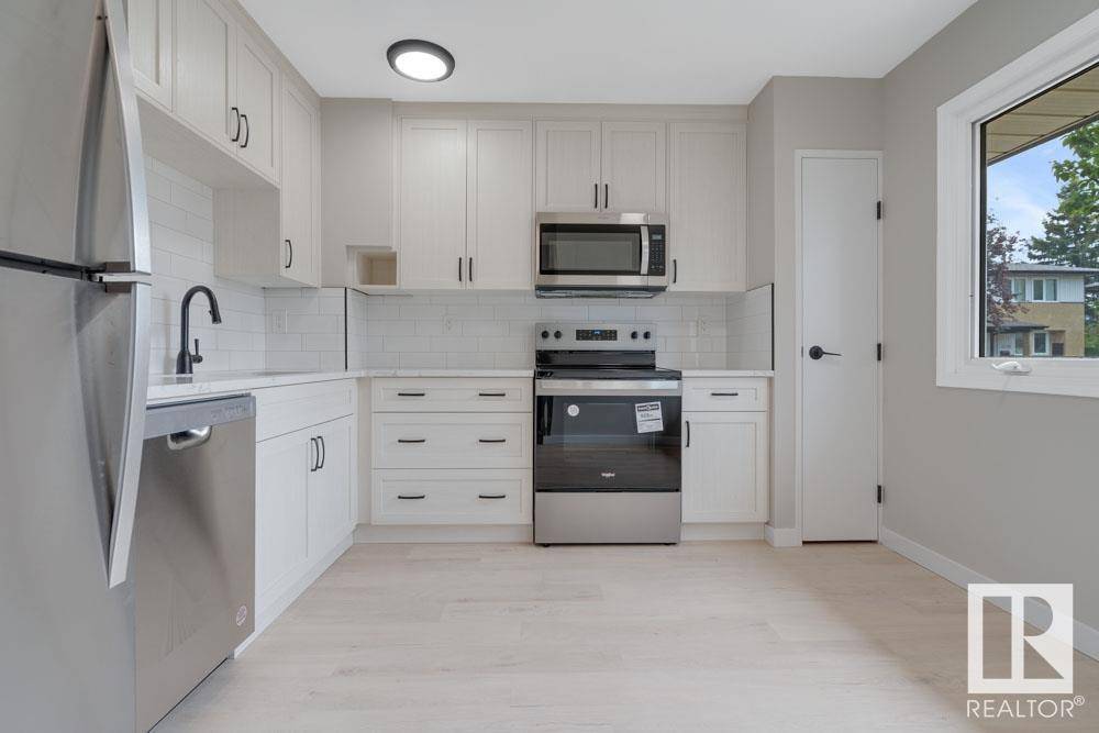 Edmonton, AB T5Y 1T2,3225 139 AV NW