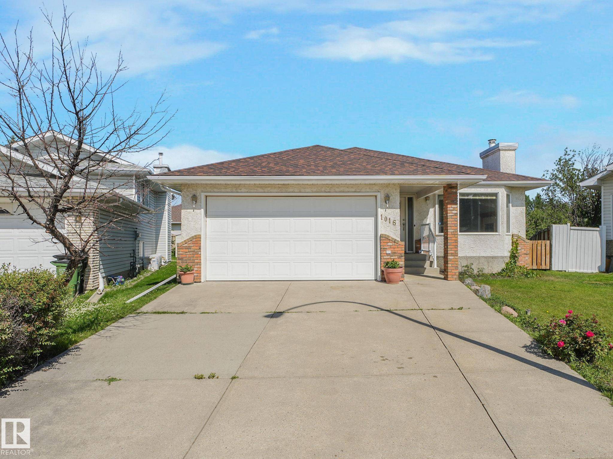1016 JAMES CR NW, Edmonton, AB T6L 6P6