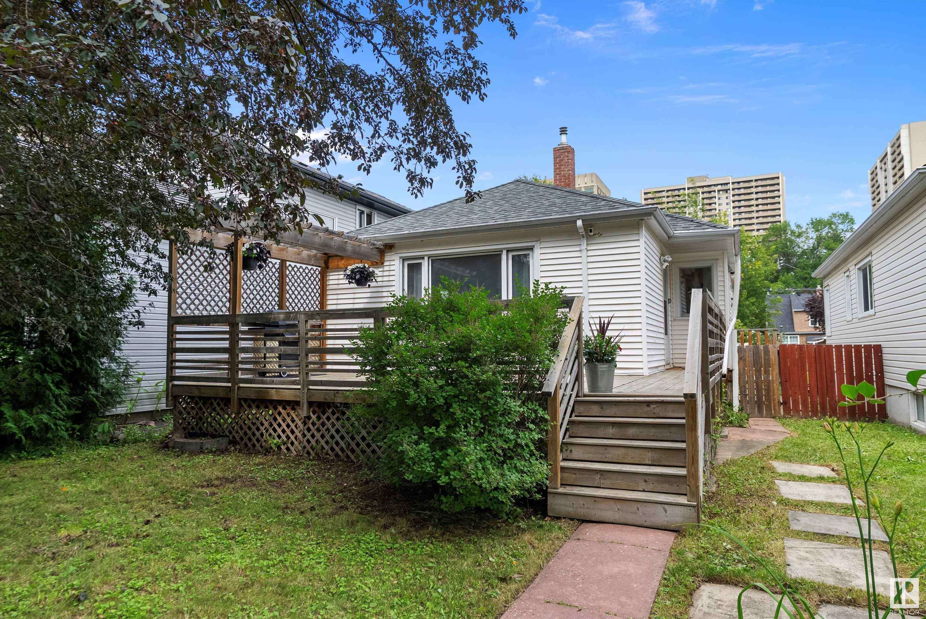 11126 80 AV NW, Edmonton, AB T6G 0R5