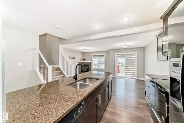 Edmonton, AB T6X 1S2,5406 14 AV SW