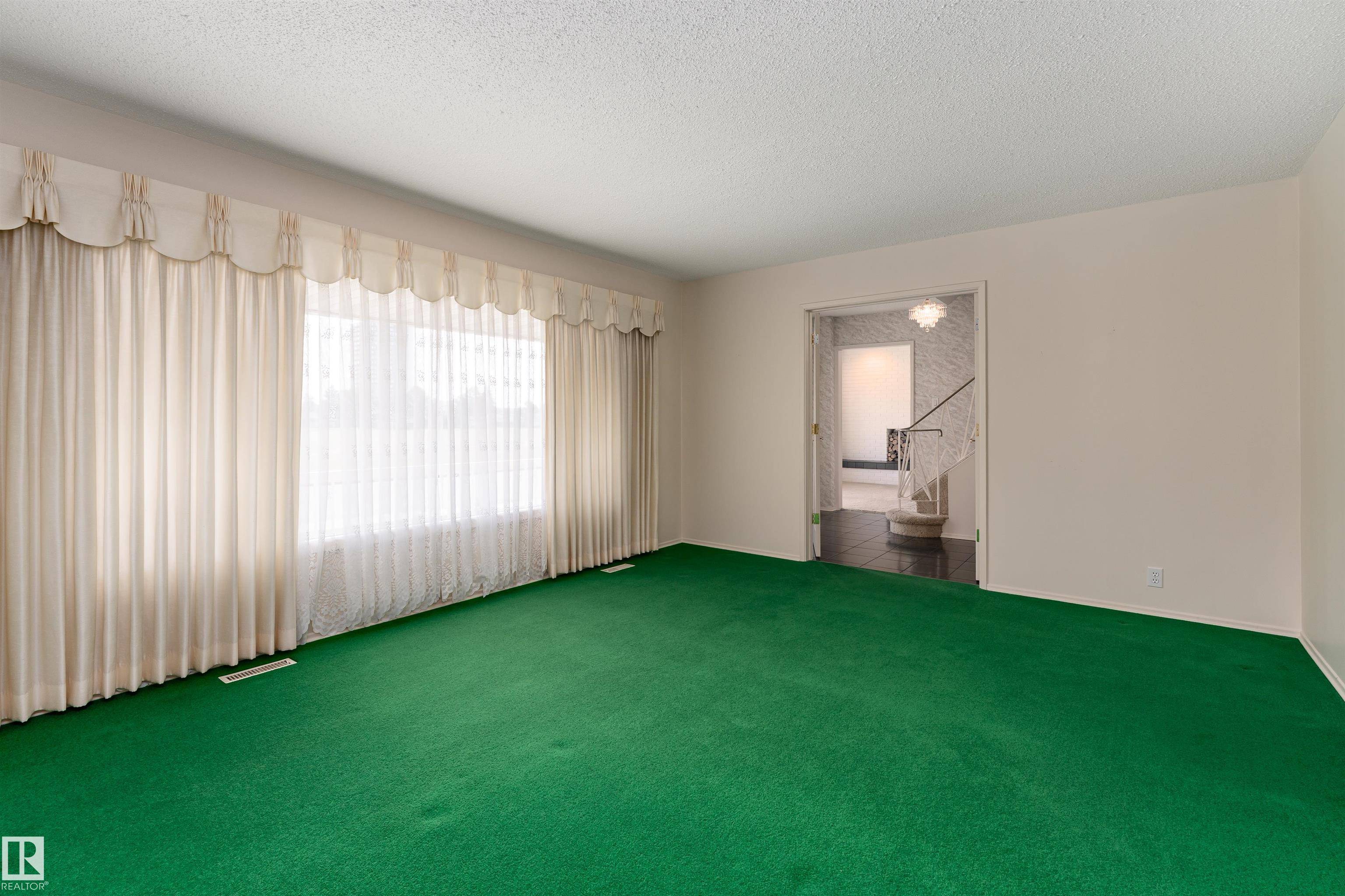 Edmonton, AB T6H 3T8,4720 124 ST NW
