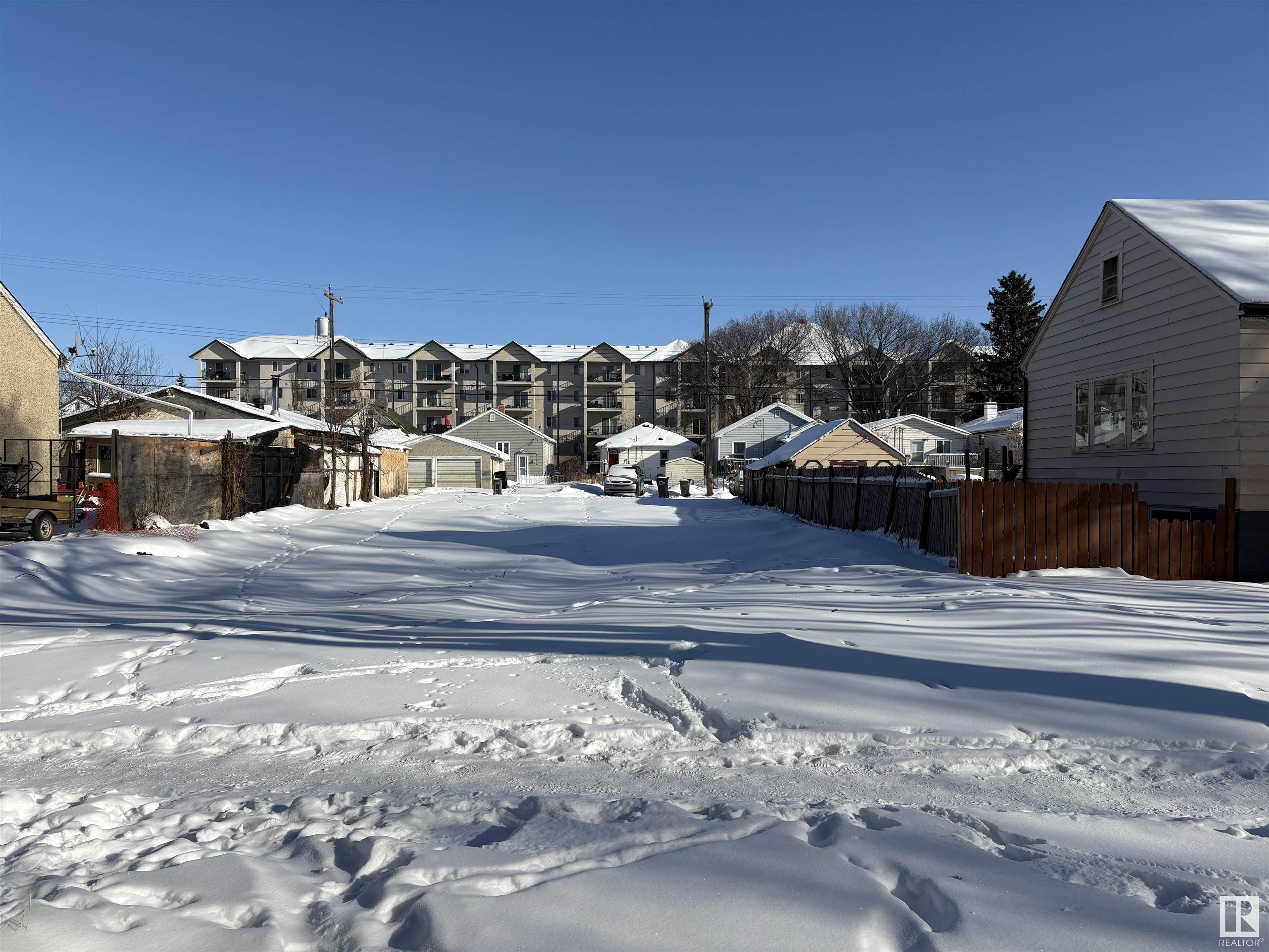 11331 84 ST ST NW, Edmonton, AB T5B 3B3