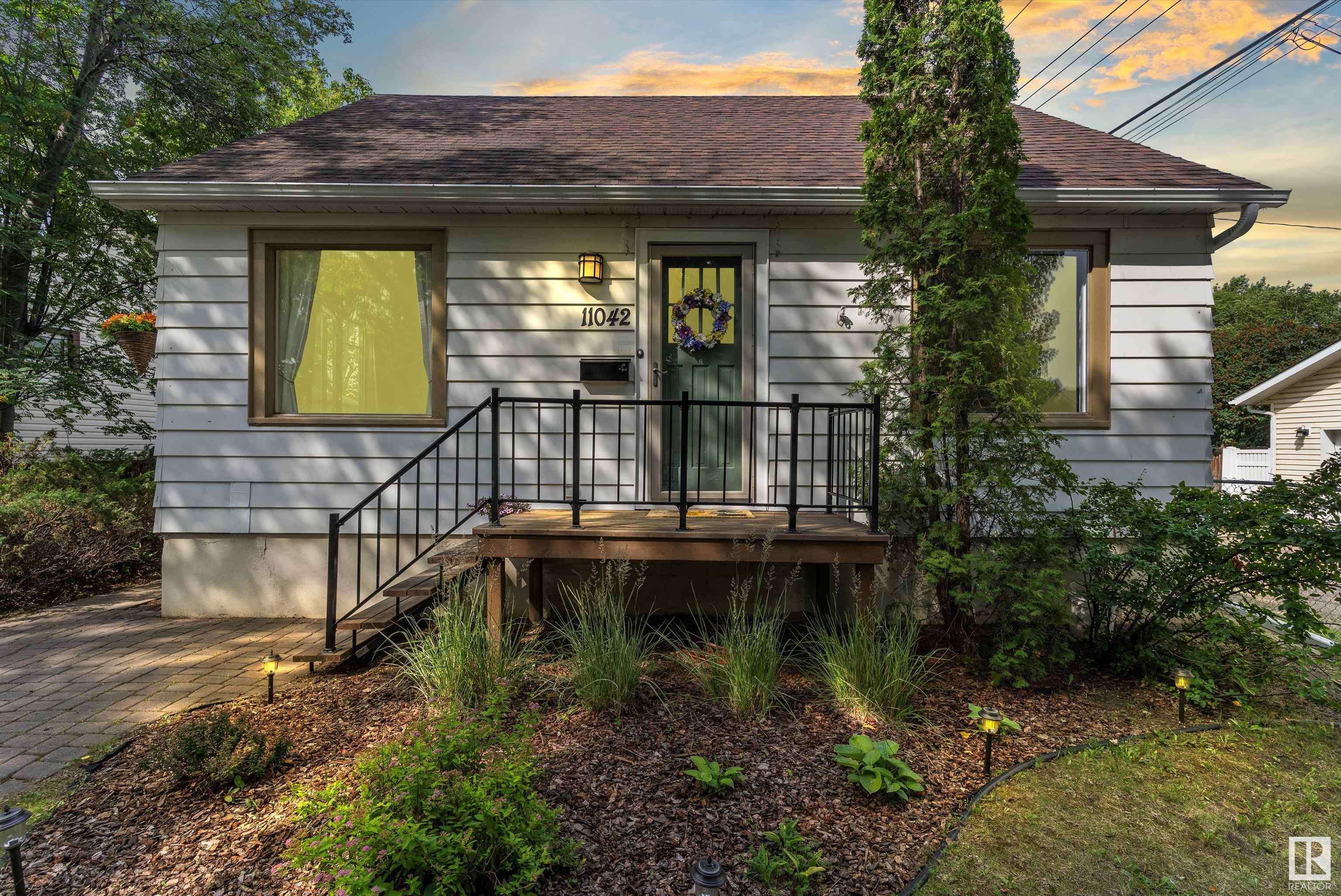 11042 76 ST NW, Edmonton, AB T5B 2C6