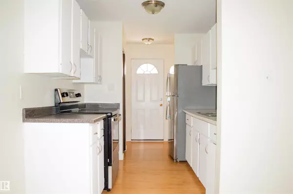 Edmonton, AB T5T 1T7,18241 84 AV NW