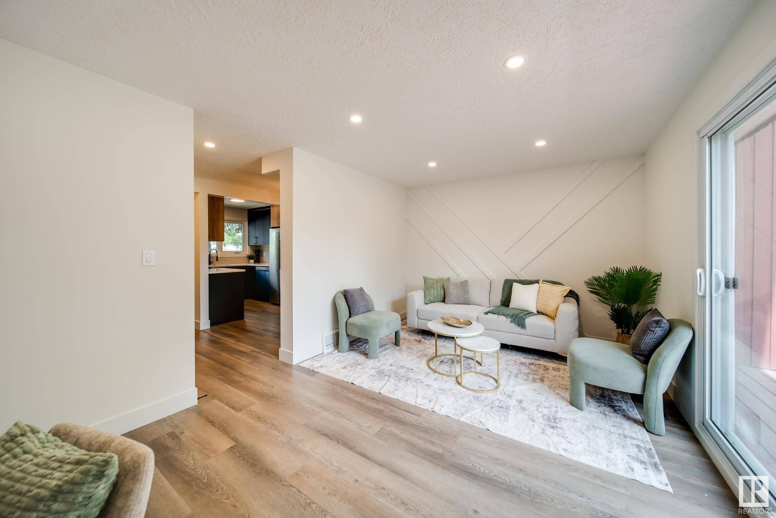 Edmonton, AB T5X 3N4,10630 BEAUMARIS RD NW