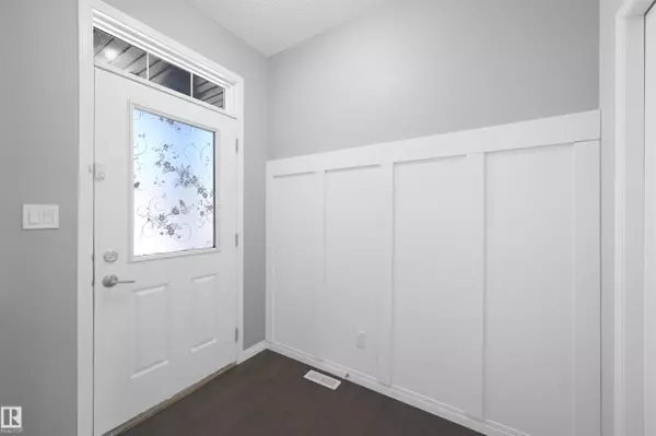 Edmonton, AB T6W 2H7,3114 ARTHURS CR SW