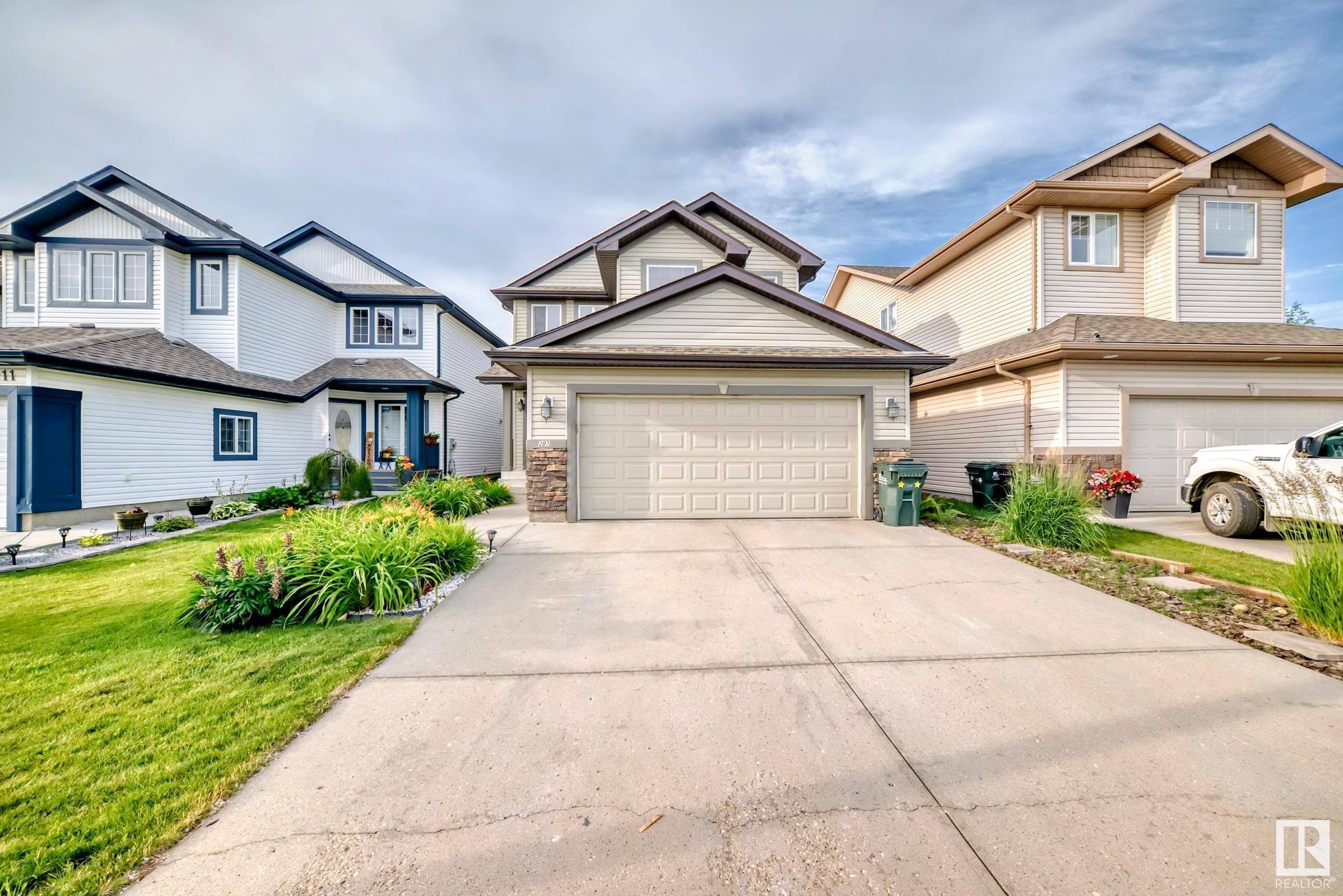 Sherwood Park, AB T8H 0B4,207 SUNCREST RD