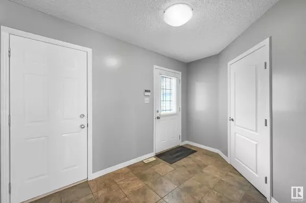 Edmonton, AB T5T 6R3,1857 GARNETT WY NW
