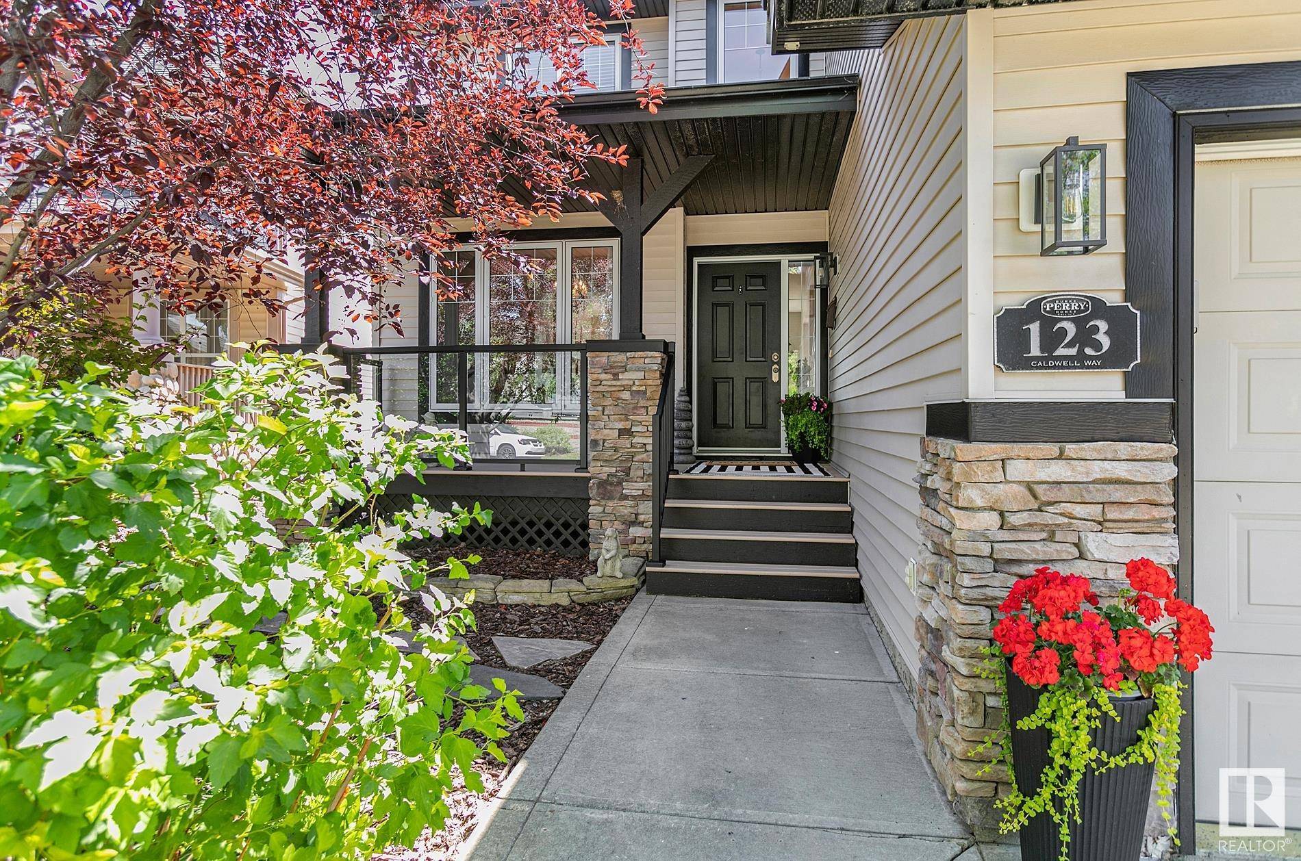Edmonton, AB T6M 2X1,123 CALDWELL WY NW