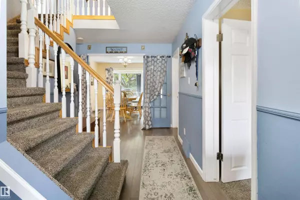 Edmonton, AB T6L 2J4,5317 38A AV NW NW