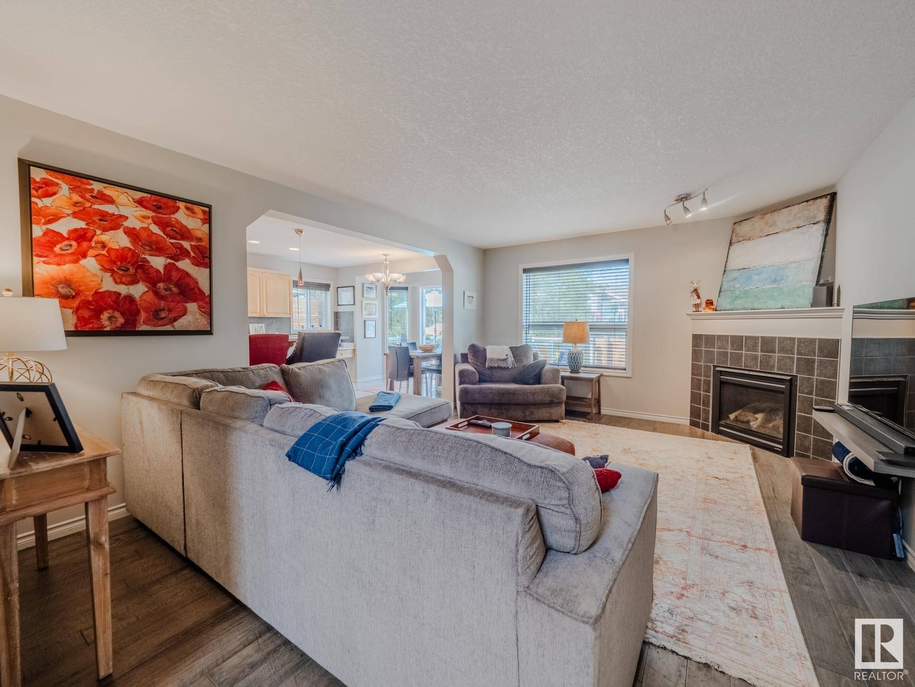 Edmonton, AB T6M 0G4,21116 46 AV NW