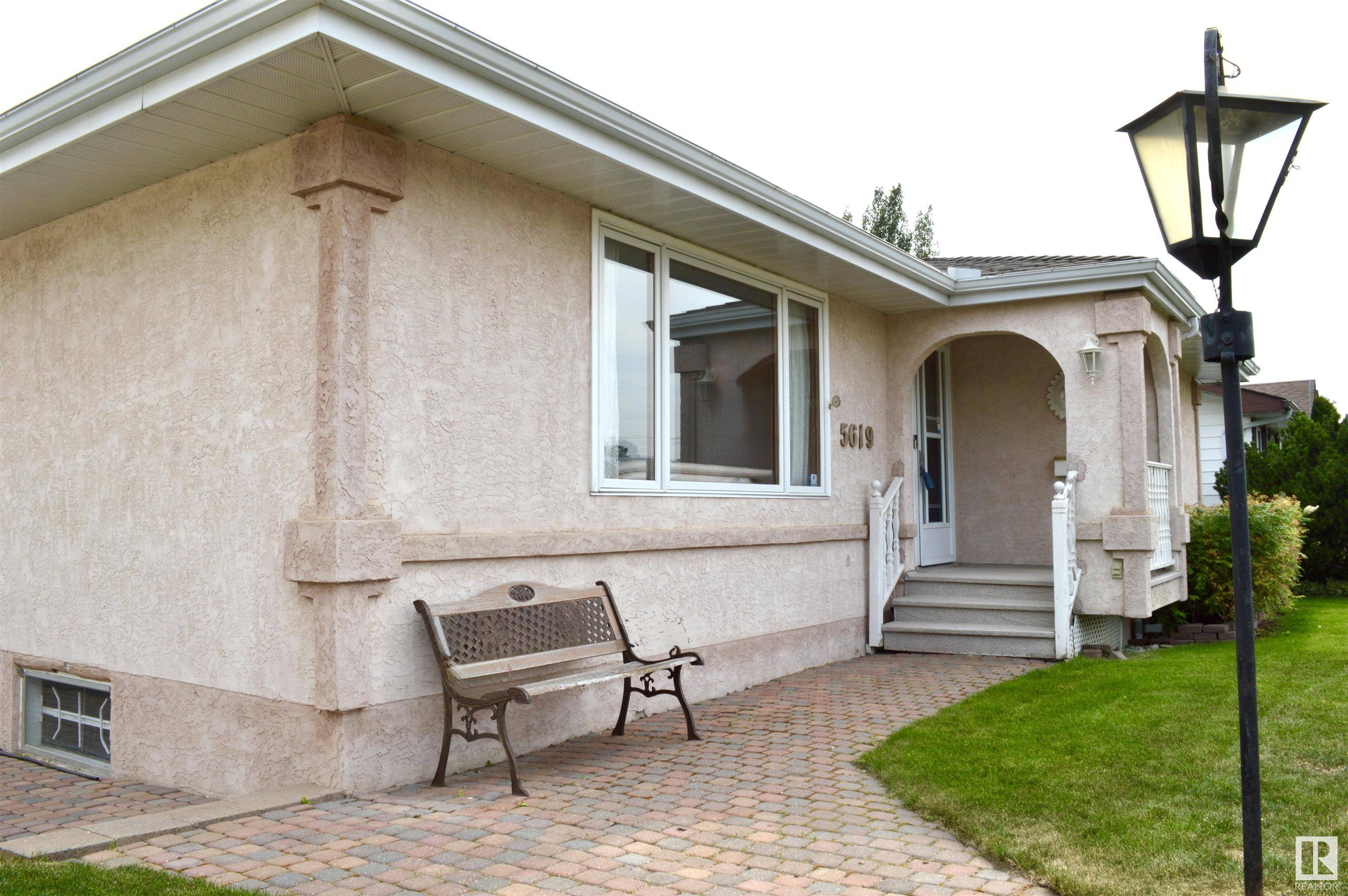 Edmonton, AB T5A 1H4,5619 140A AV NW