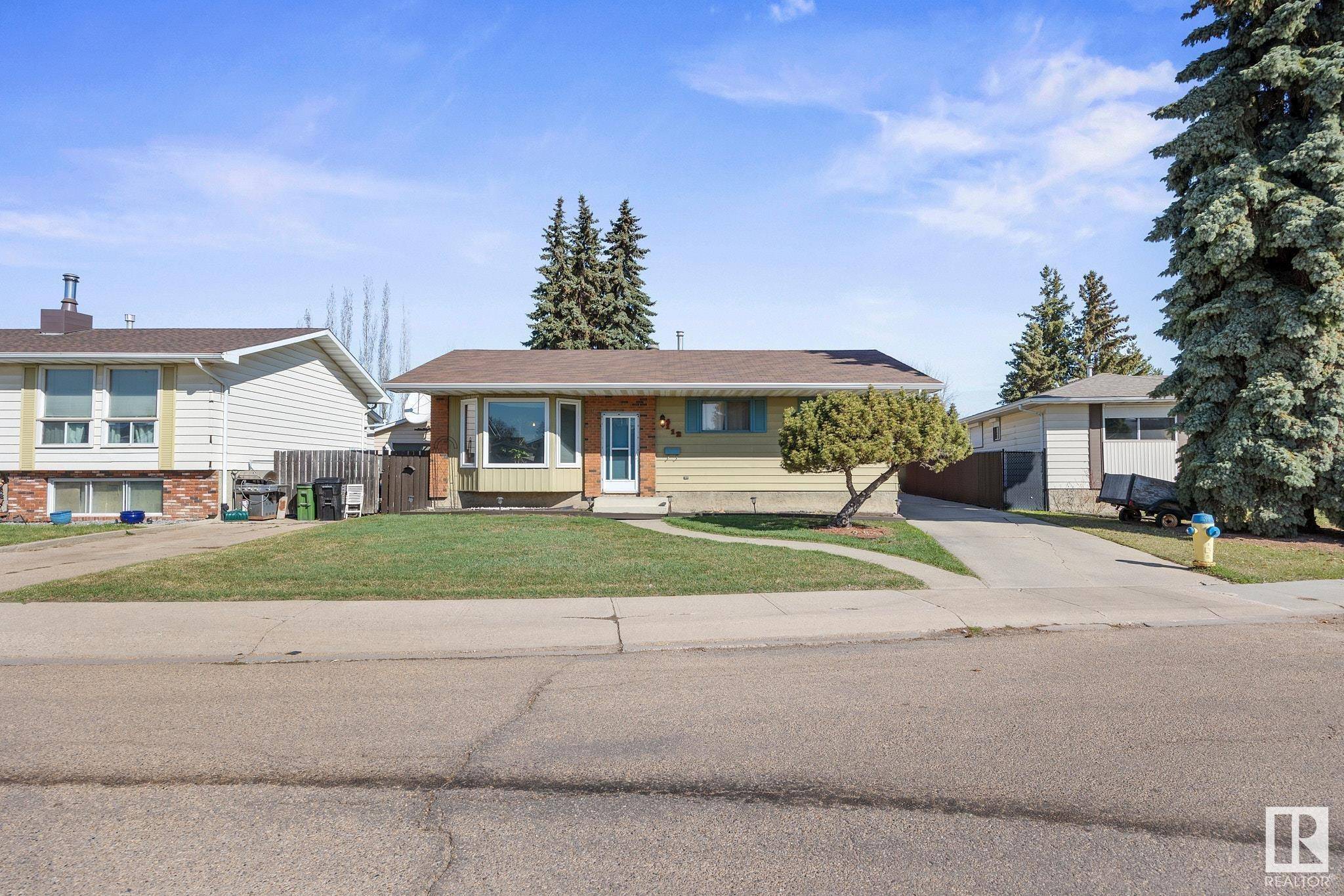 Edmonton, AB T5A 2W8,4112 136 AV NW