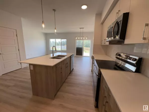 Edmonton, AB T5S 0S8,637 KINGLET BV NW