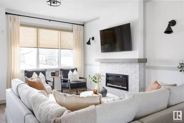 Edmonton, AB T6M 1L2,21204 25 AV NW