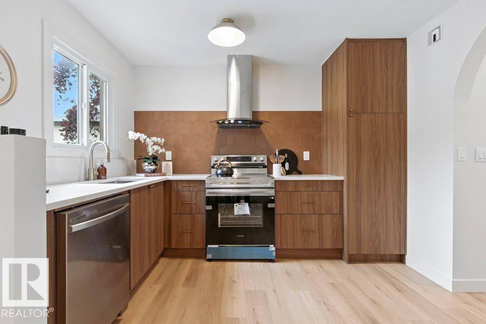Edmonton, AB T5Y 1R5,14025 30 ST NW