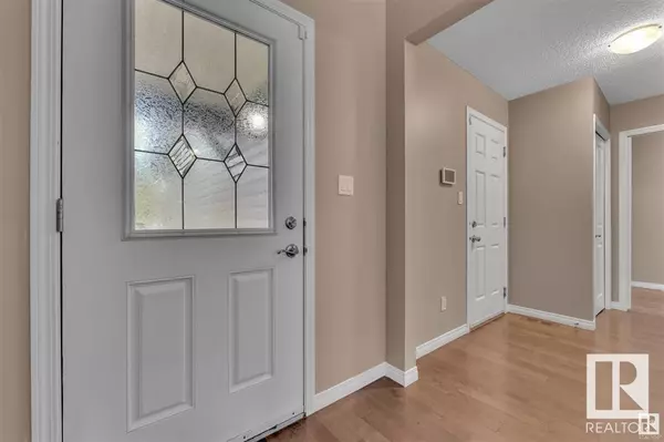 Edmonton, AB T6W 2A3,2587 COLE CR SW