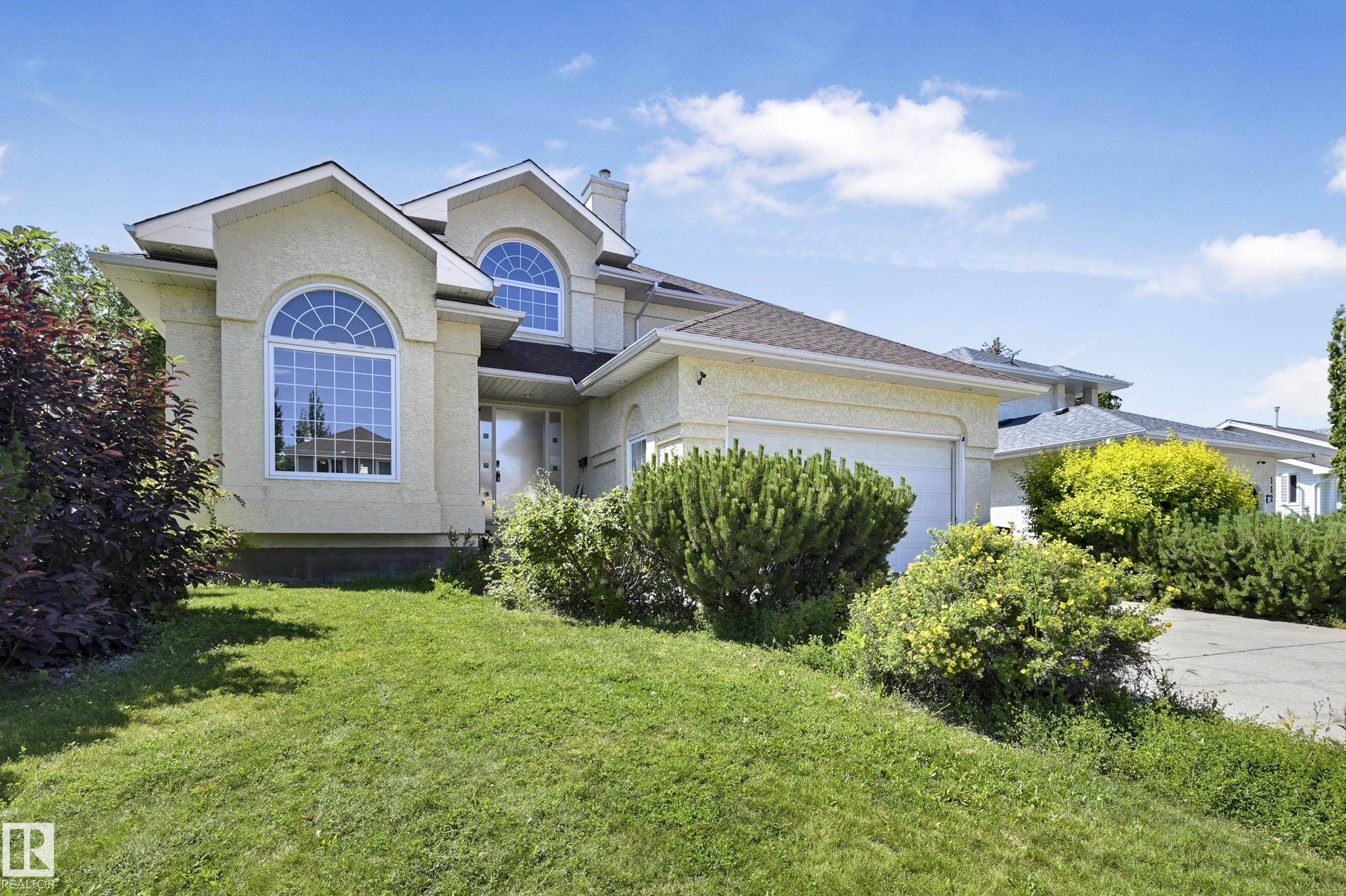 108 PHILLIPS ROW RO NW, Edmonton, AB T5T 5Y3