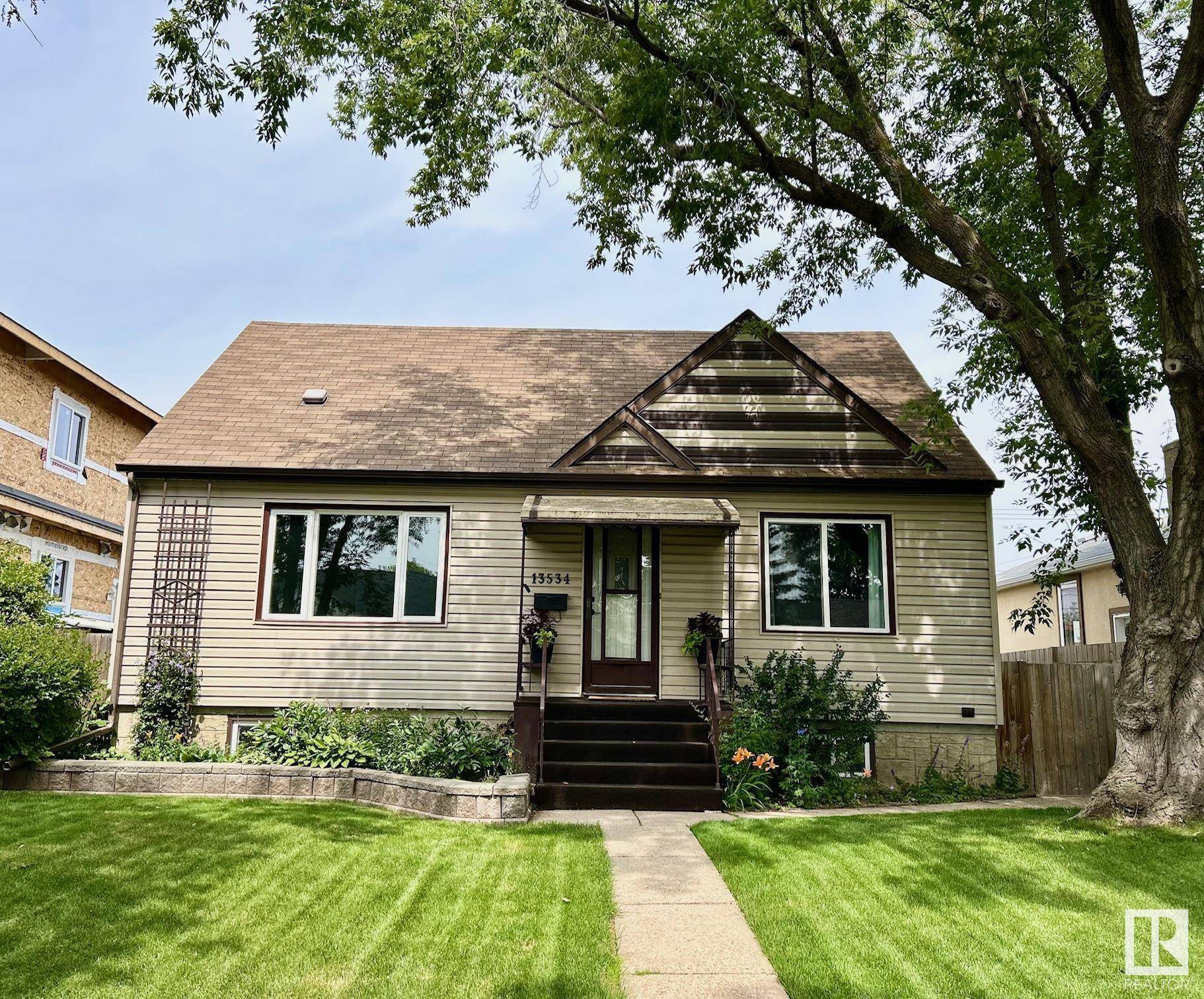 13534 110A AV NW, Edmonton, AB T5M 2M9