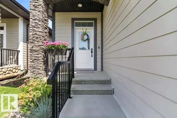 Sherwood Park, AB T8H 0W8,32 SIGNATURE CV