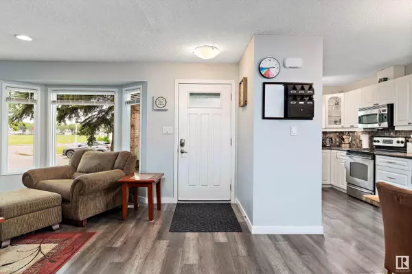 Edmonton, AB T5Y 2C5,2923 149 AV NW