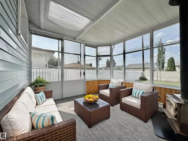 Edmonton, AB T6B 0Z4,5908 94B AV NW