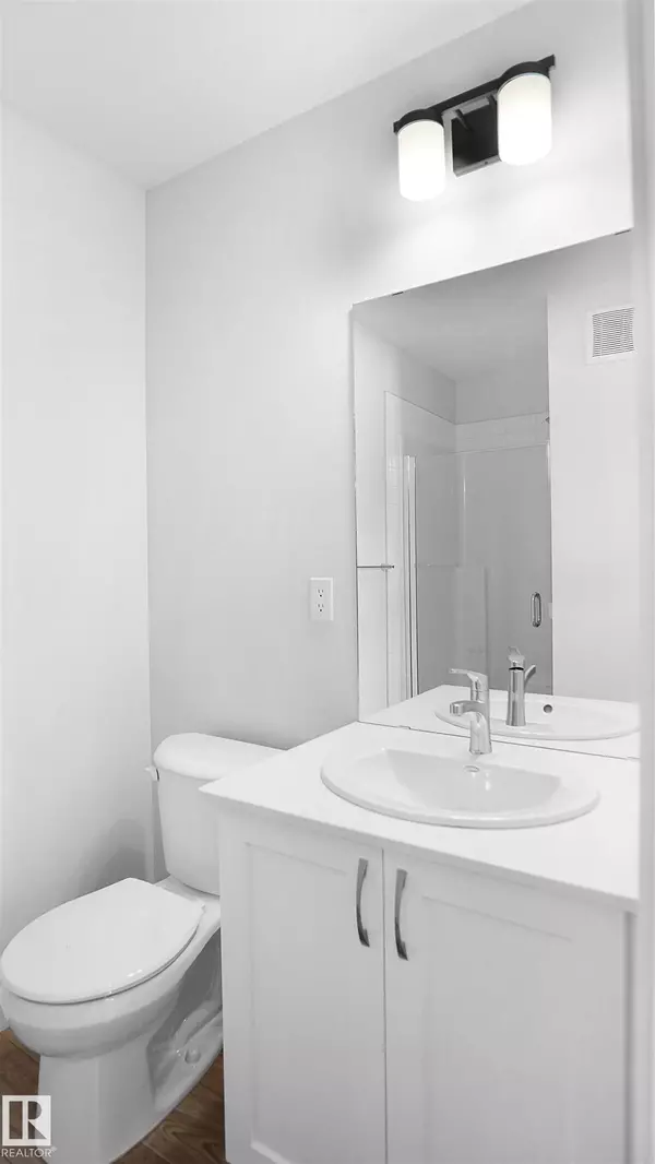 Edmonton, AB T5Y 4G1,629 176 AV NE