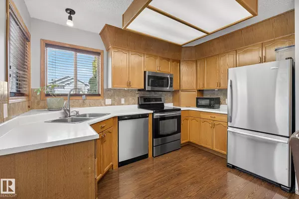 Edmonton, AB T6L 6M8,3627 40 AV NW