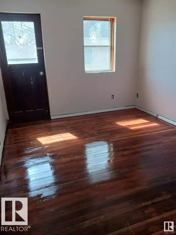Mundare, AB T0B 3H0,5219 52 AV