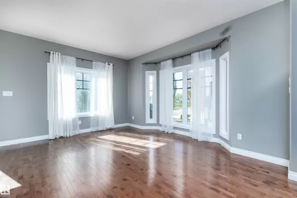 Edmonton, AB T6R 0G5,4951 TERWILLEGAR CM NW
