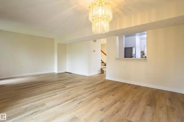 Edmonton, AB T6L 2H4,5388 38A AV NW