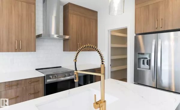 Edmonton, AB T6W 5K9,3230 DIXON WY SW