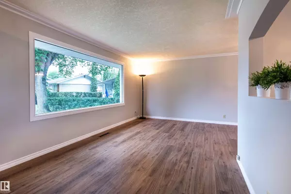 Edmonton, AB T5R 2C1,8116 158 ST NW
