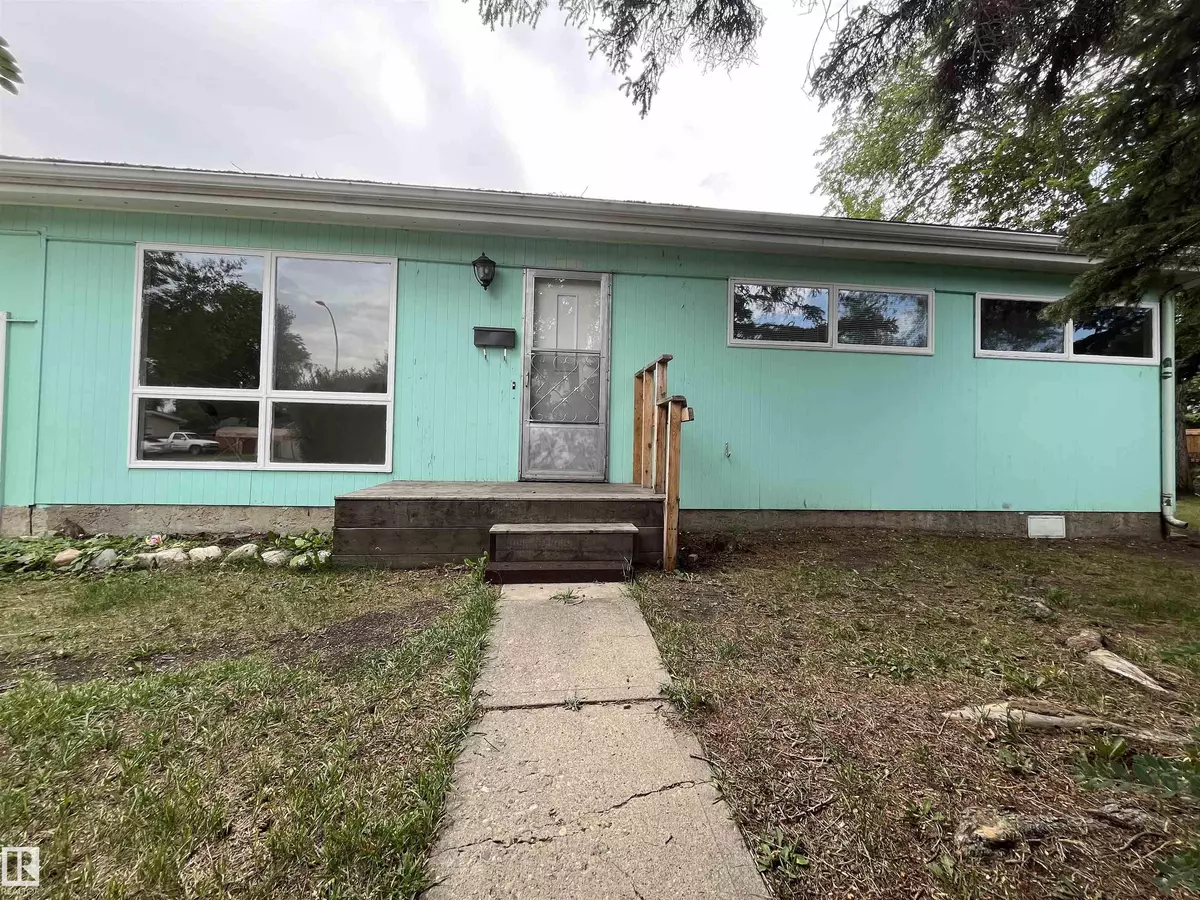 Edmonton, AB T5P 2Y8,10975 158 ST NW