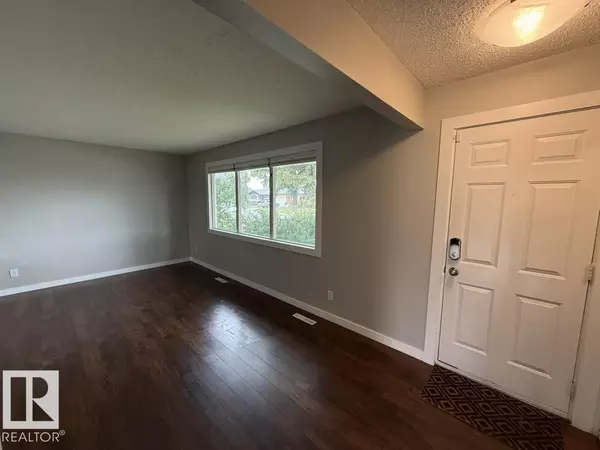 Edmonton, AB T5C 1Y1,7323 130 AV NW