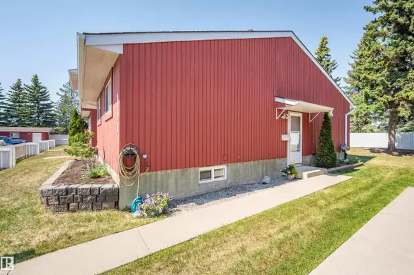 Edmonton, AB T5X 3N4,10678 Beaumaris RD NW