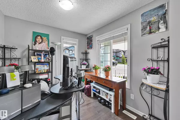 Edmonton, AB T6T 0W9,4158 6A ST NW
